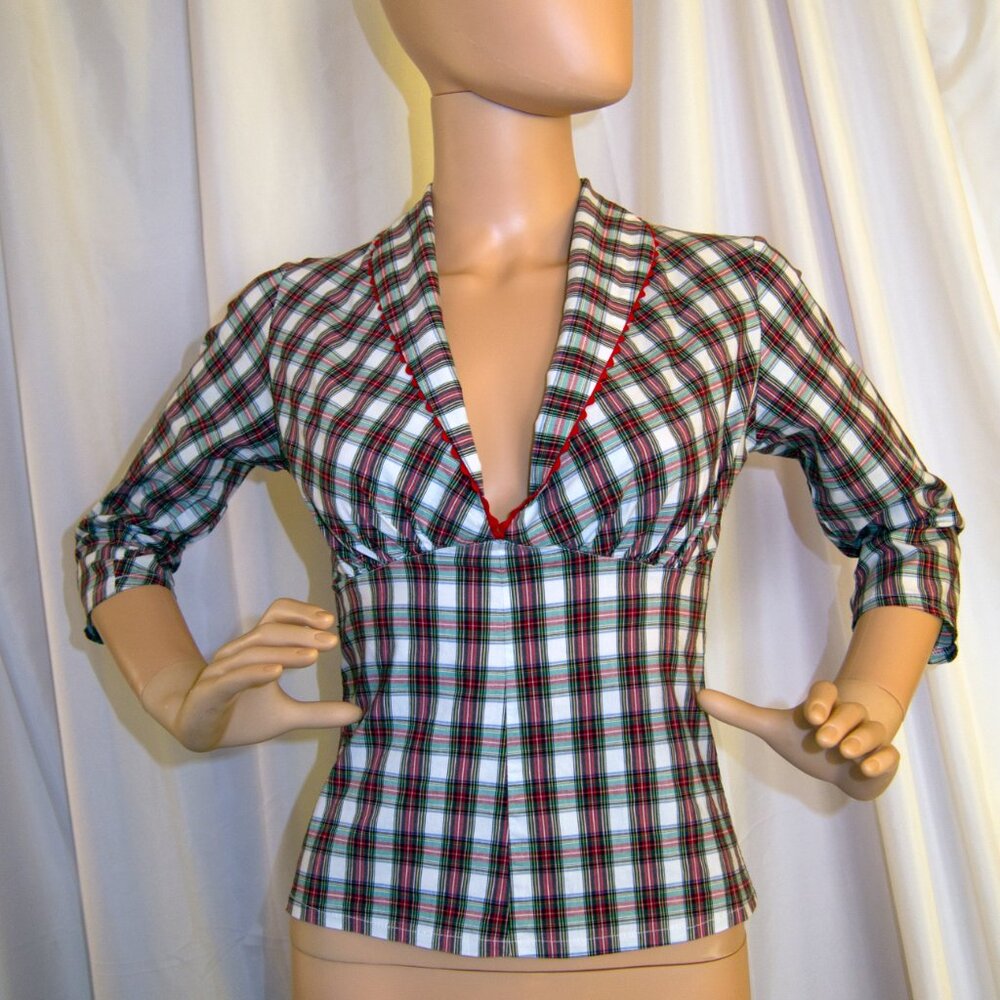 White and Red Plaid V-Neck Blouse Size Small Ric Rac Trim 3/4 Sleeve